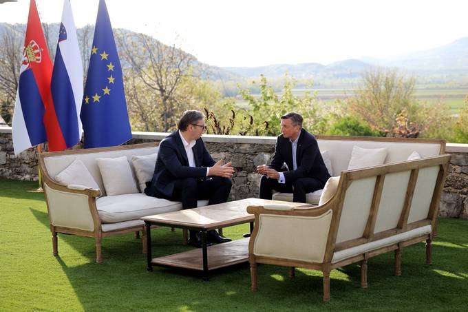 Na povabilo predsednika Pahorja se na delovnem obisku v Sloveniji mudi srbski predsednik Vučić